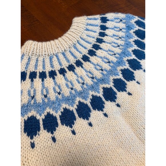 Beautiful Vintage Hand Knit Blue and White Wool Sweater - Picture 3 of 7